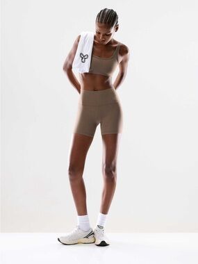 Aritzia TNA Butter Cheeky Hi-rise Short Size Large
